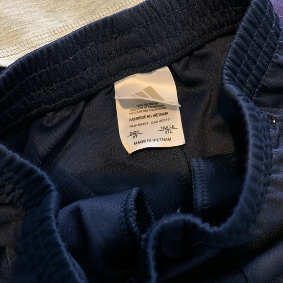 ADIDAS BOYS  2T 2 PC OUTFIT. Gently worn. New condition. - Picture 2 of 4